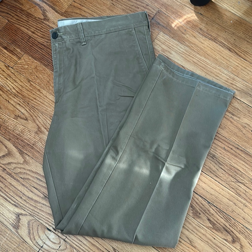 Life Khaki Men’s khaki pant